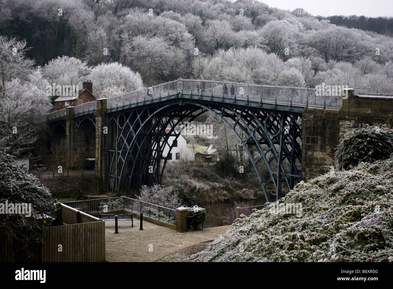 Blick auf die Brücke von Ironbridge, die Welten erste Brücke aus Eisen und jetzt zum Weltkulturerbe Stockfoto