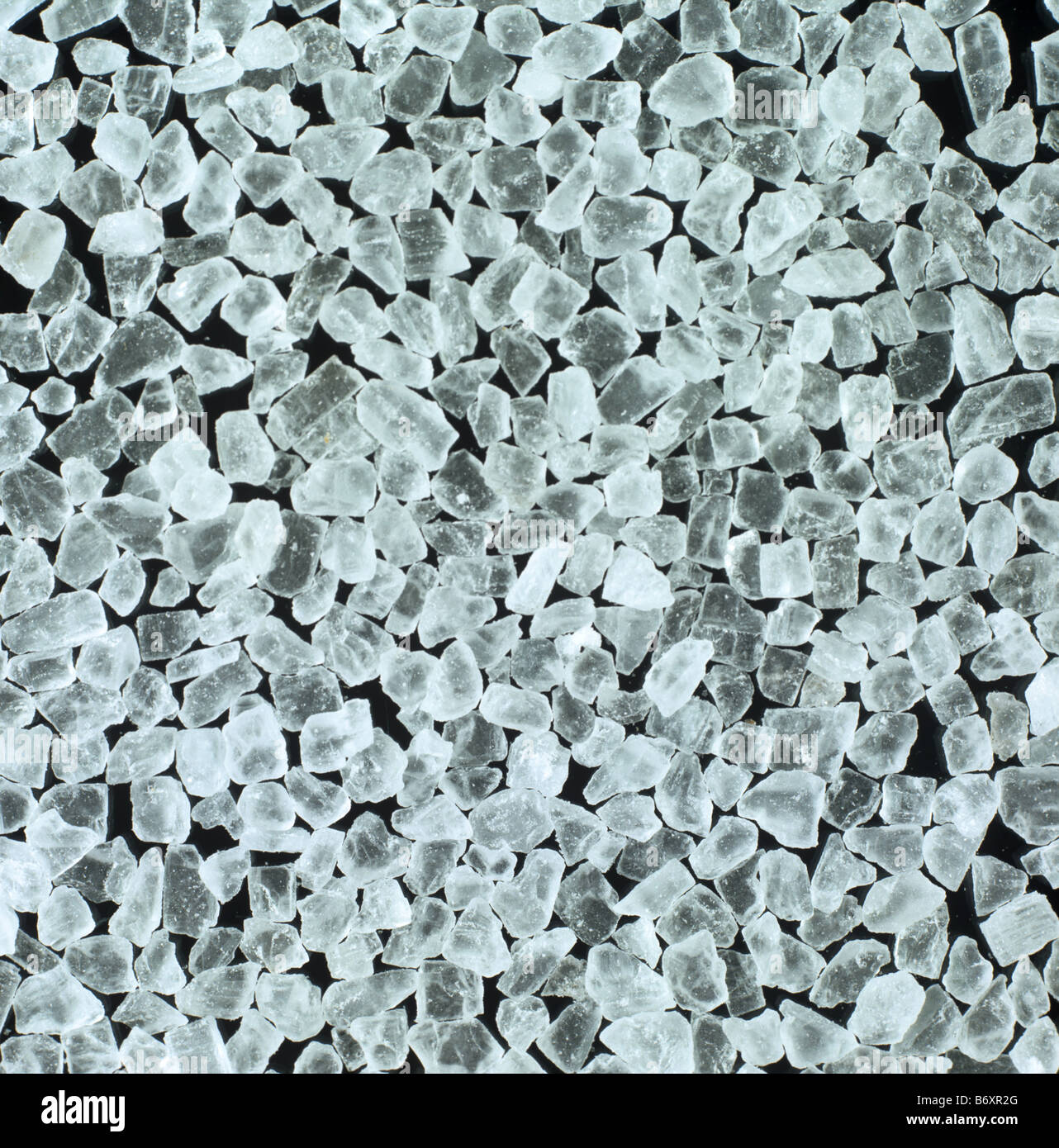 Steinsalz-Kristalle wie gekauft für Küche Verwendung und Zubereitung von Speisen Stockfoto