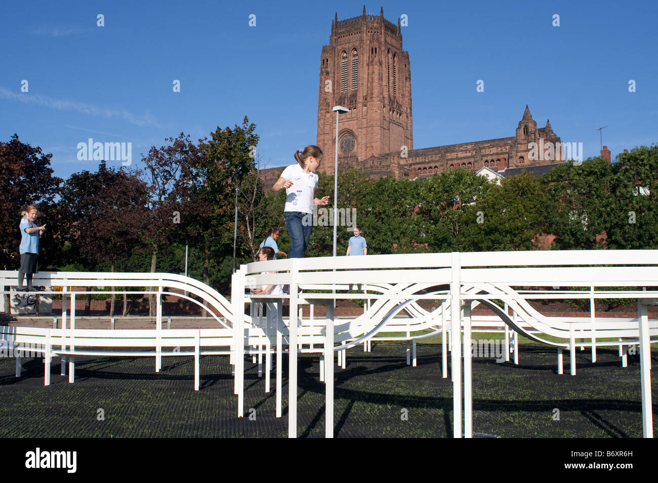 Loop-Bank eine Installation von Jeppe Hein für die Liverpool Biennale Arts Festival 2006 Stockfoto