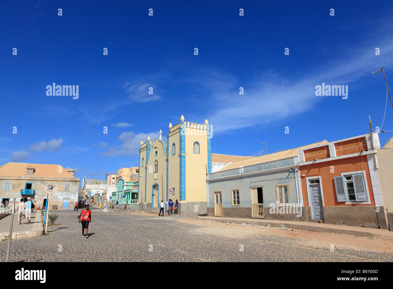Kap Verde Inseln Boa Vista Sal Rei am Hauptplatz und der Kirche Stockfoto