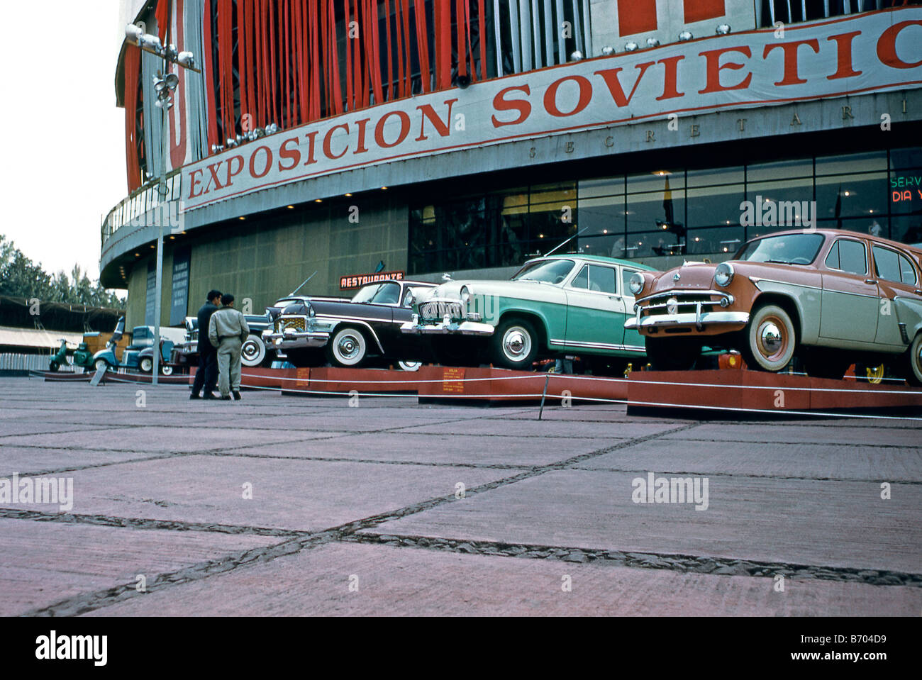 GAZ Chaika-Mk-1-Rennwagen auf einer russischen Handel Expo in Mexiko-Stadt, c. 1966 Stockfoto
