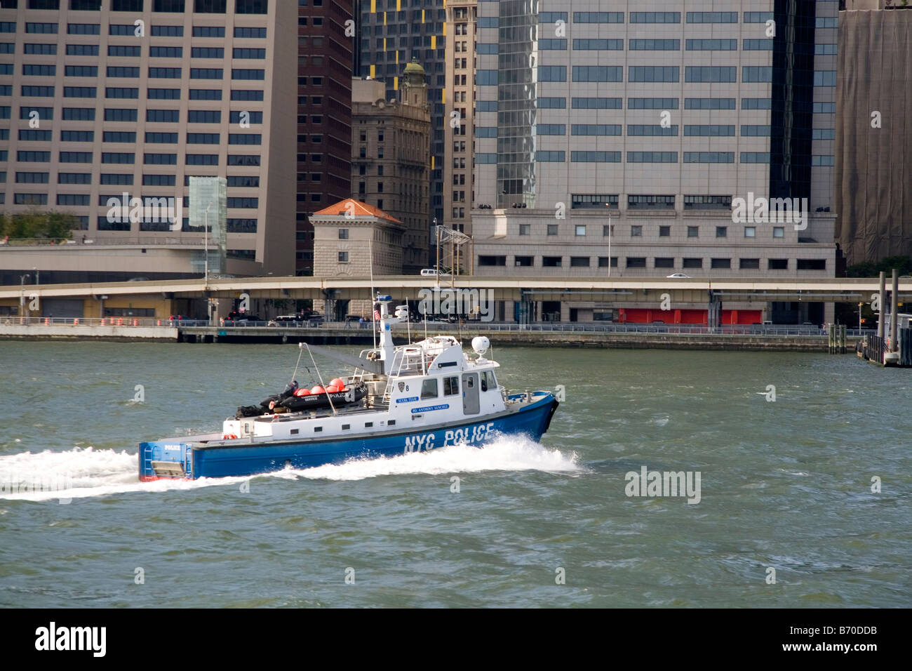 New York City Polizei-Abteilung Hafen-Einheit Scuba Team Boot auf den East River-New York-USA Stockfoto