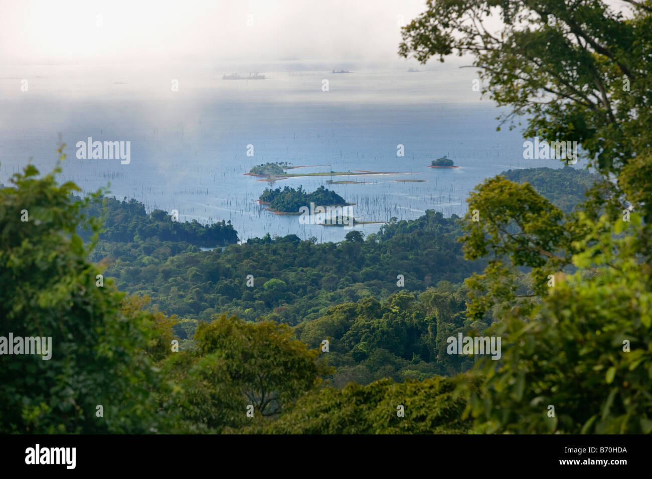 Suriname, Brownsweg, Brownsberg Nationalpark. Blick auf Wald und See Brokopondo. Stockfoto