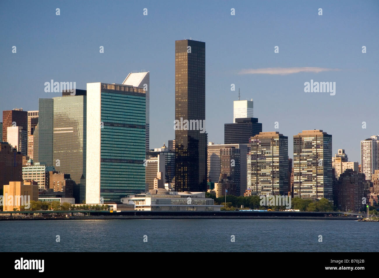 Green konfrontiert, Gebäude der Vereinten Nationen und Wolkenkratzer in New York City New York USA Stockfoto