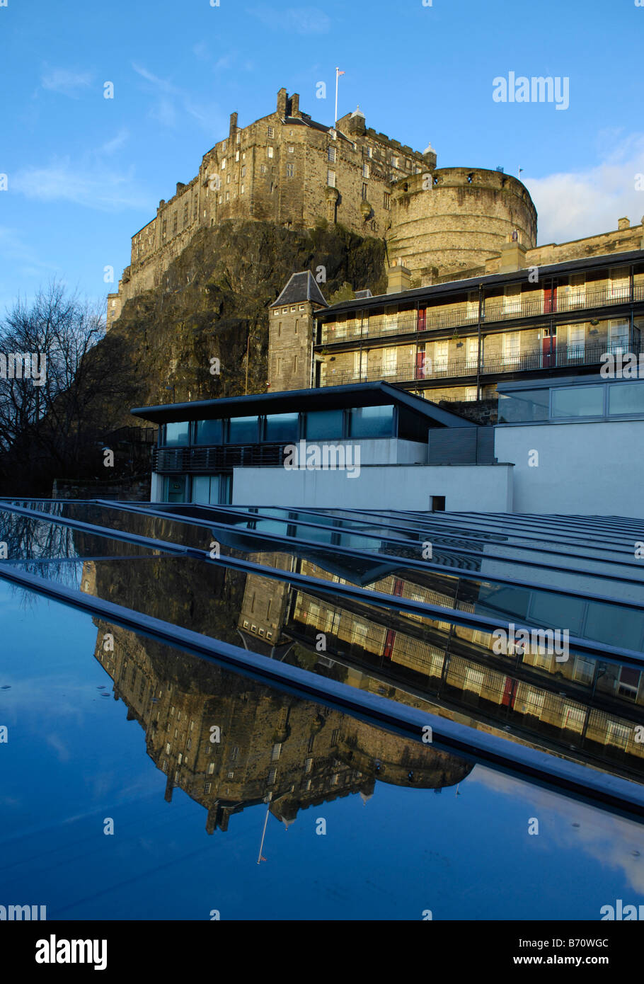 Edinburgh Castle an einem sonnigen Tag Stockfoto