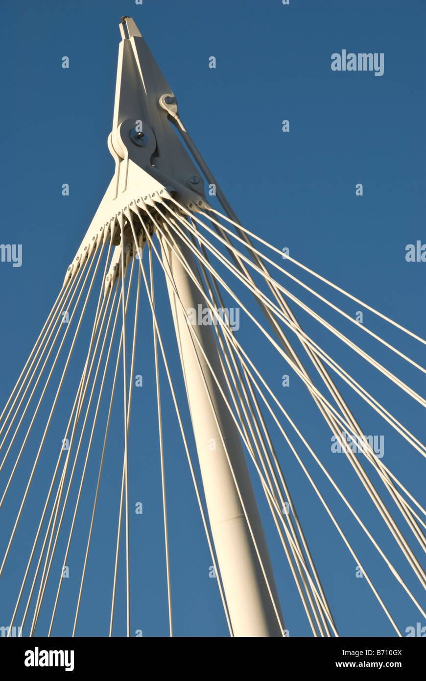 Unterstützung für Hungerford Bridge in London Stockfoto