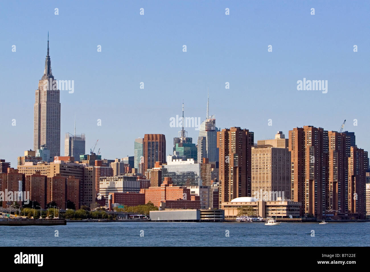 Skyline von New York City von Empire State Building New York USA dominiert Stockfoto