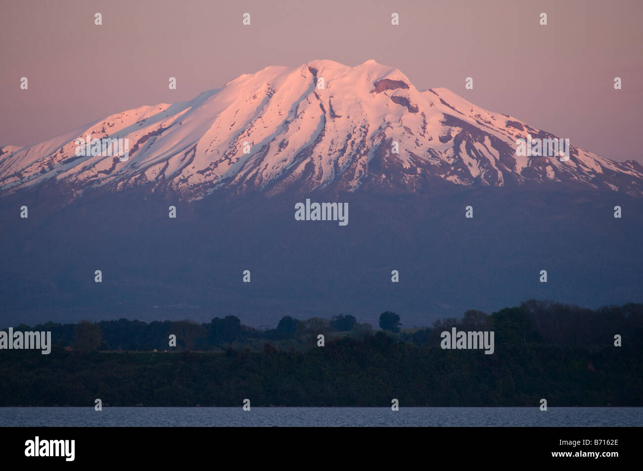 Vulkan Calbuco bei Sonnenuntergang Stockfoto