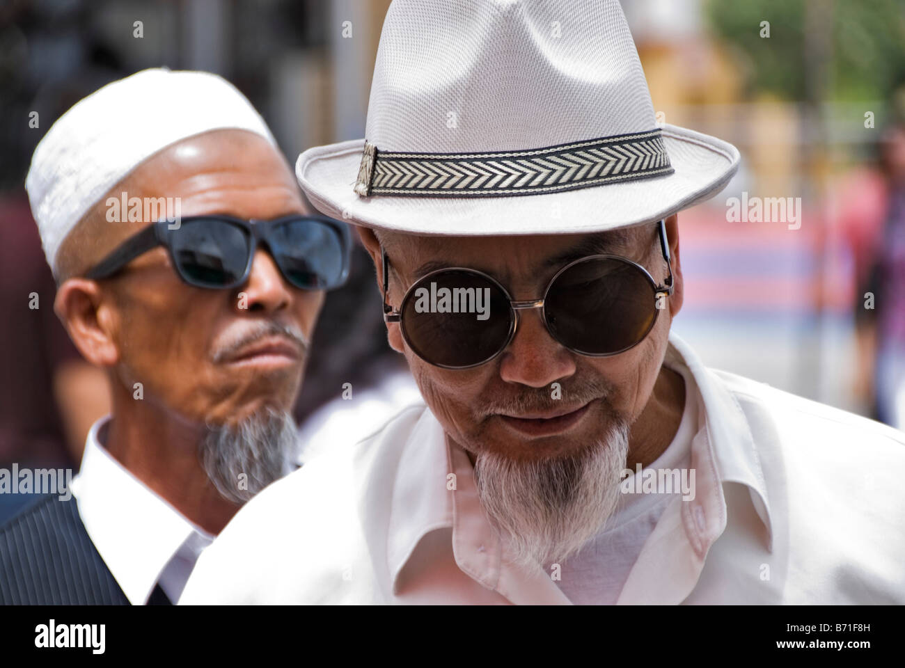 Zwei Männer mit Sonnenbrille Kashgar Xinjiang China Stockfoto