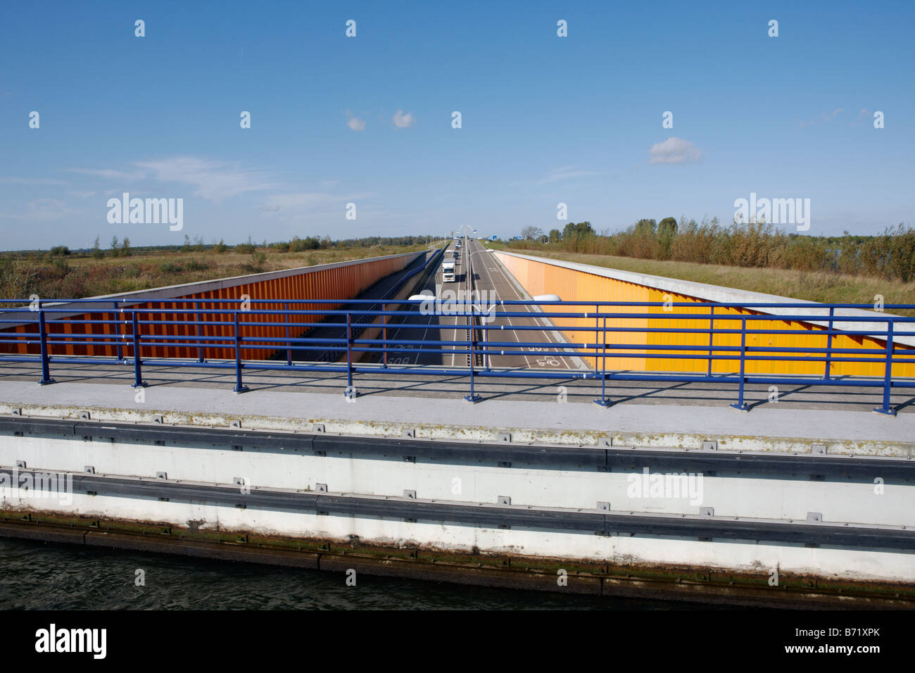 Blick auf die Straße von Viadukt, Holland, Niederlande Stockfoto