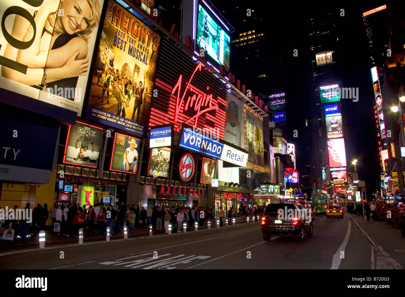 Times Square bei Nacht in Manhattan New York City New York USA Stockfoto