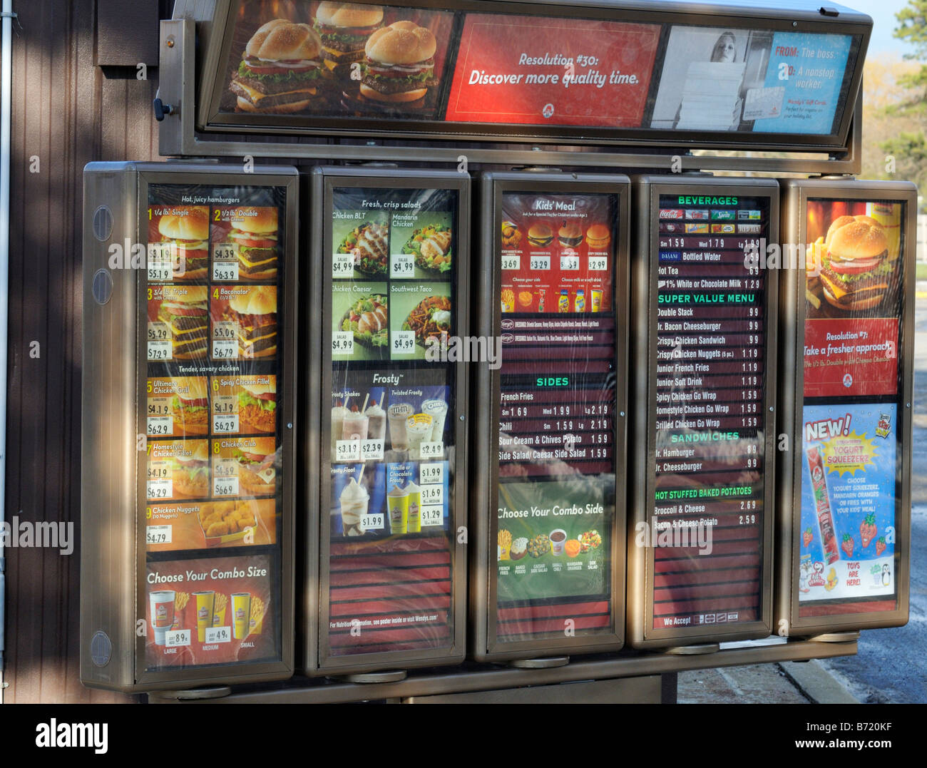 Fahren Sie durch Speisekarte an Bord bei Wendy es Fast-Food Restaurant Usa. Stockfoto