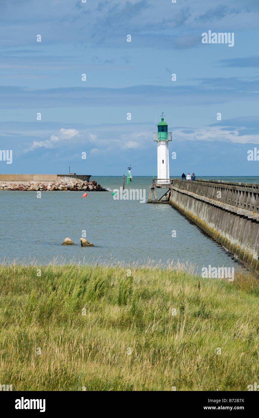 Leuchtturm und Mole, Deauville, Calvados, Normandie, Frankreich Stockfoto