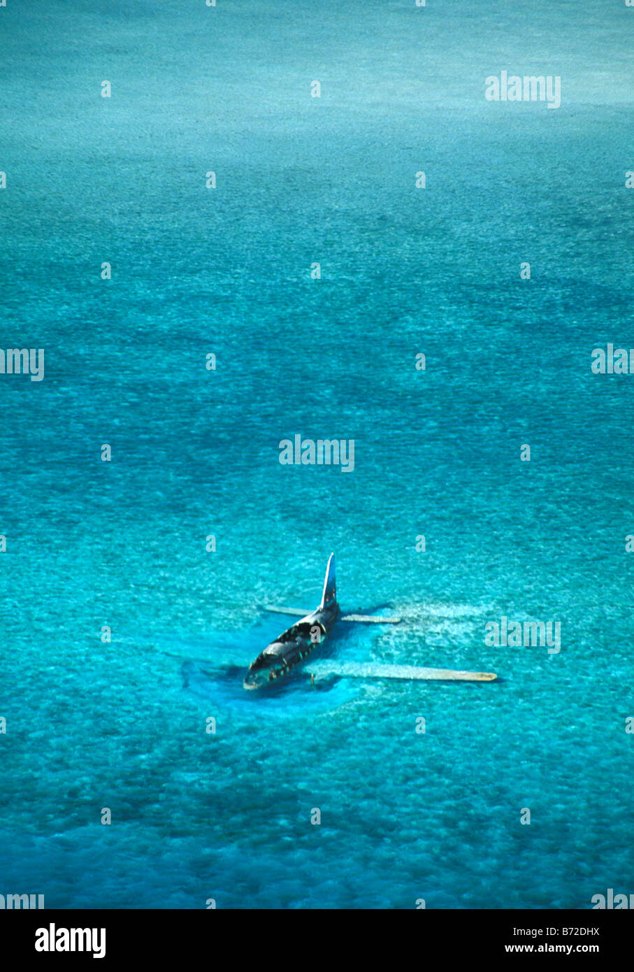 Wreakage der kleinen Flugzeug im Ozean auf den Bahamas Stockfoto