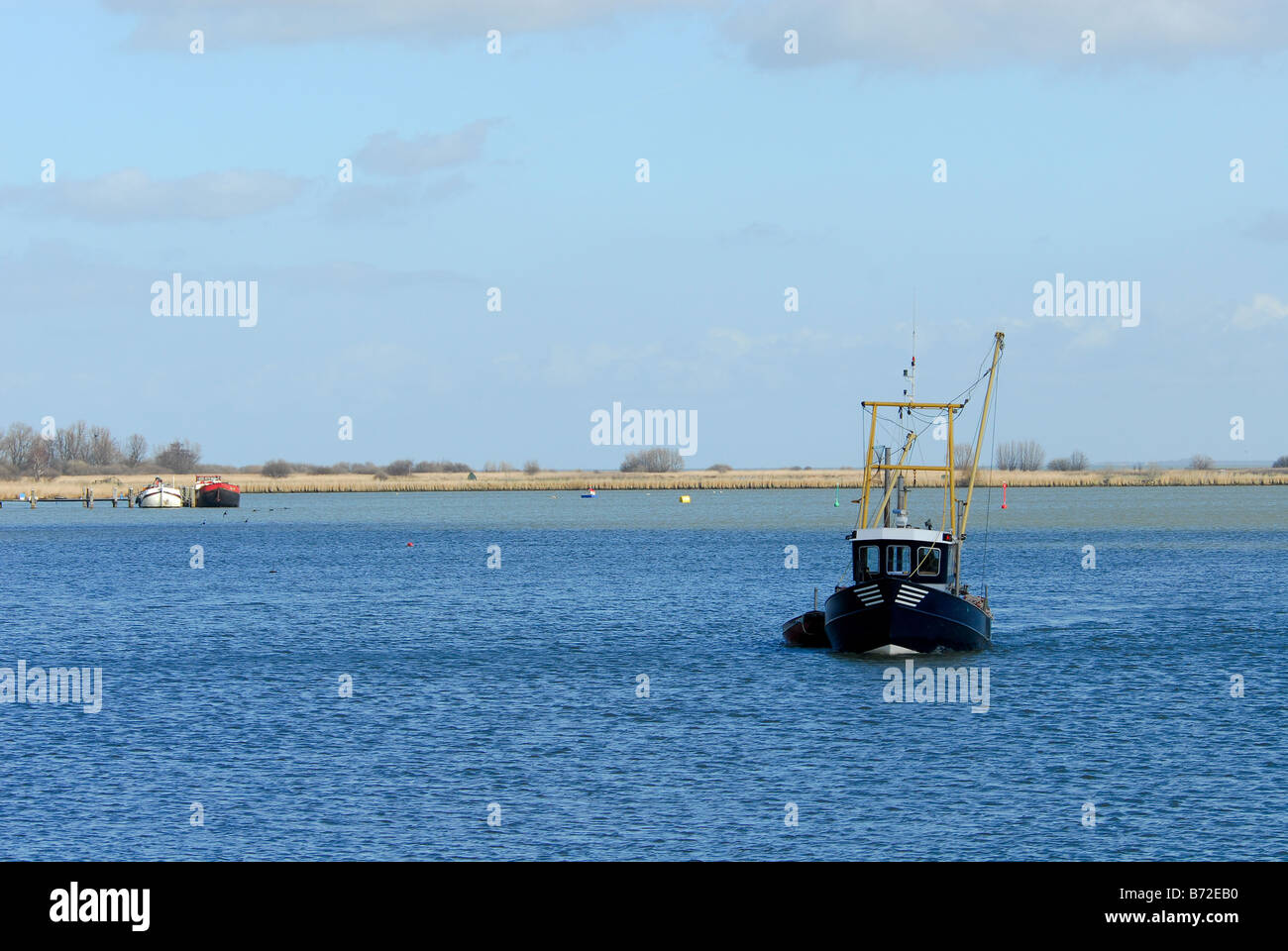 ein kleines Fischerdorf Schiff im IJsselmeer Niederlande Stockfoto