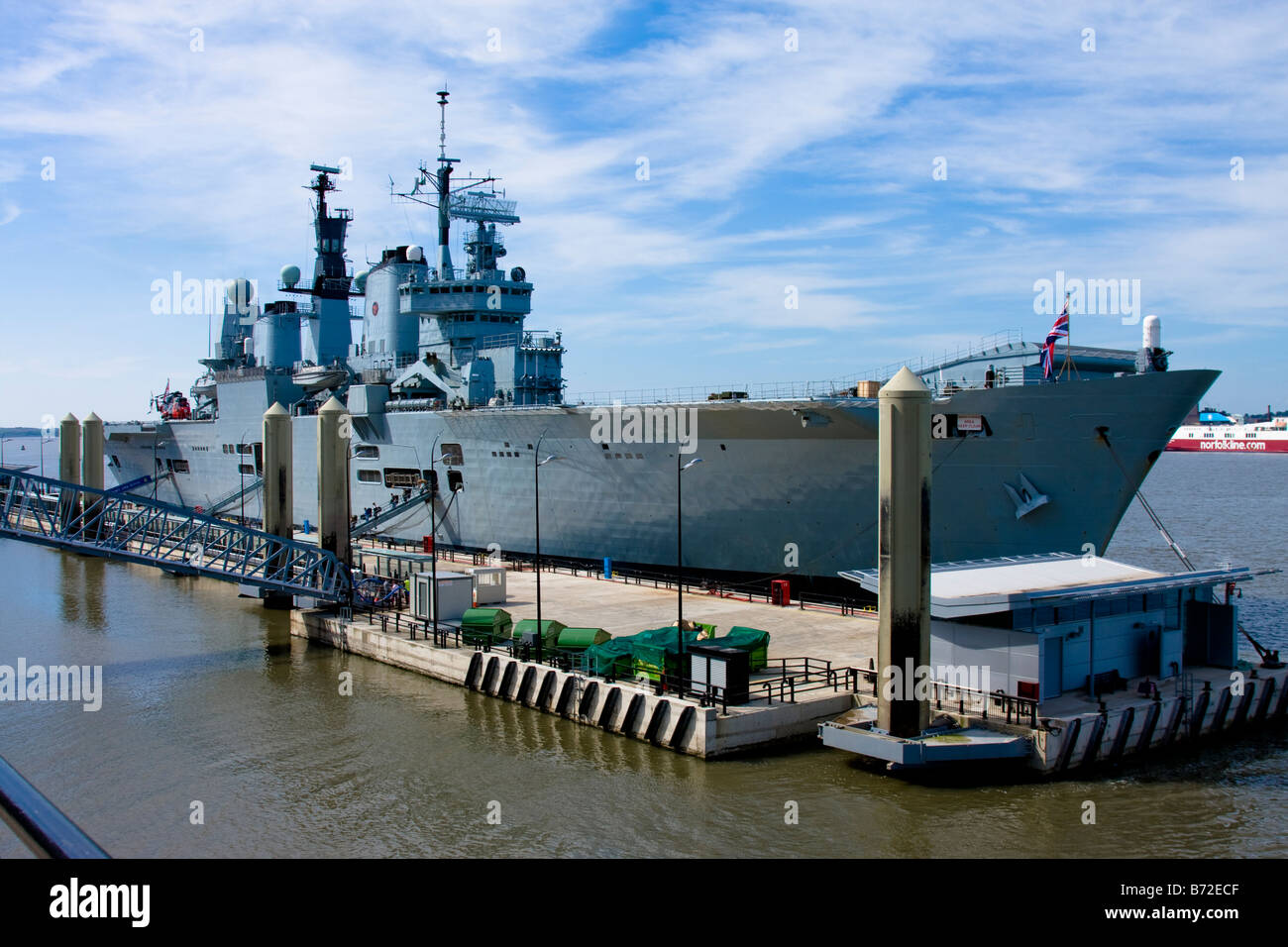 HMS Ark Royal besucht Liverpool Stockfoto