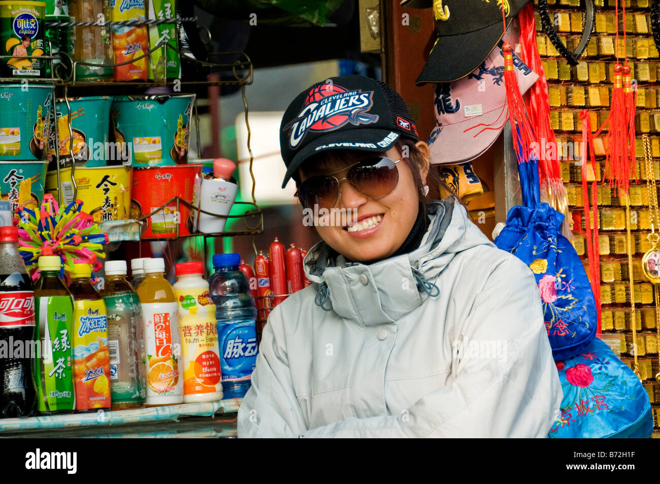 Anbieter vor ihr Kiosk Beijing China Stockfoto