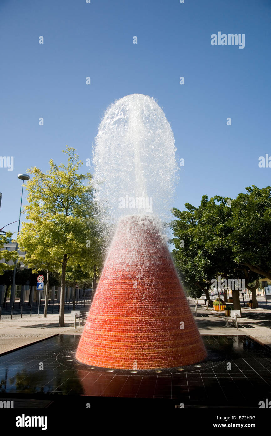 explodierenden Vulkan Brunnen in Lissabons Parque Das Nacoes Stockfoto