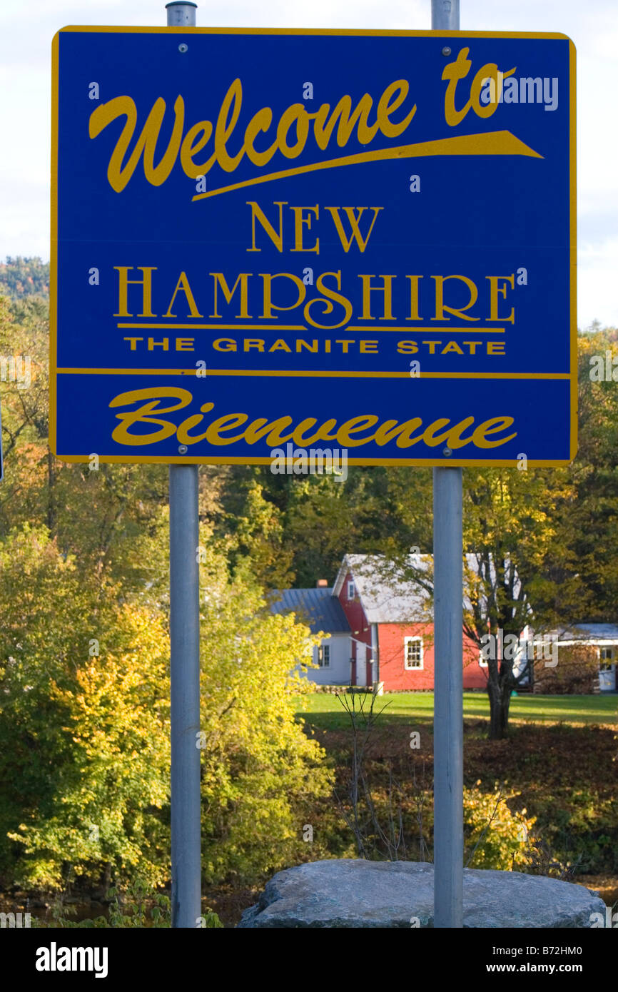 Willkommen Sie bei New Hampshire-Zeichen an der Vermont-Grenze in der Stadt von Orford New Hampshire USA Stockfoto
