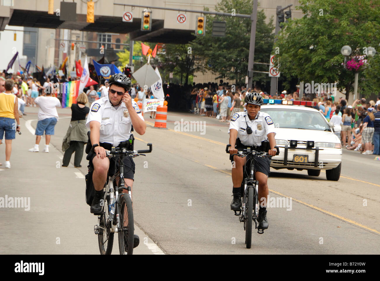 Polizei Fahrrad Massenkontrolle an Gay Pride Parade Columbus Ohio 2008 Stockfoto