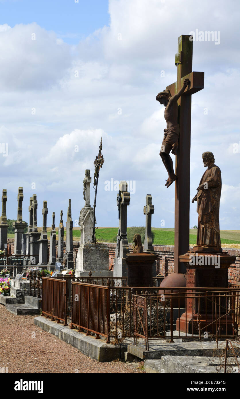 Gut gepflegte Friedhof von Montreul Sur Breche Picardie Frankreich Stockfoto