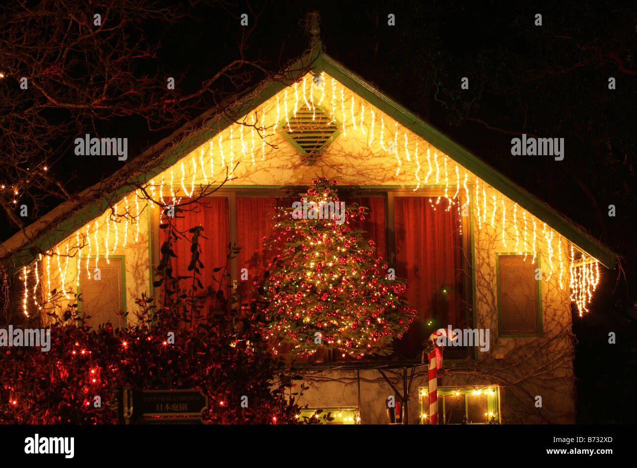Jährliche Weihnachtsbeleuchtung in der Nacht Butchart Gardens Victoria British Columbia Kanada Stockfoto