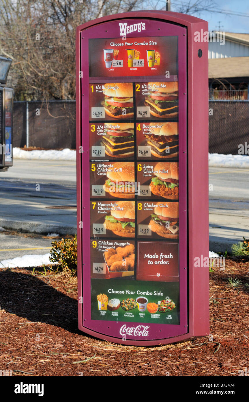 Wendy es-Fast-Food-Fahrt durch Menü anmelden Usa. Stockfoto