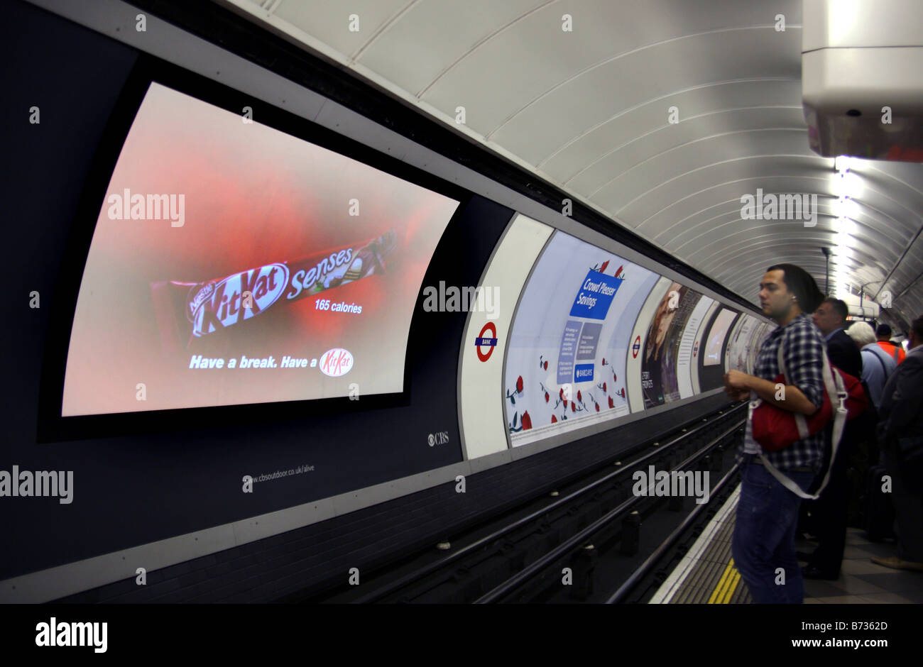 Neue bewegen video-Screen-Werbung in Londoner u-Bahnstationen Stockfoto