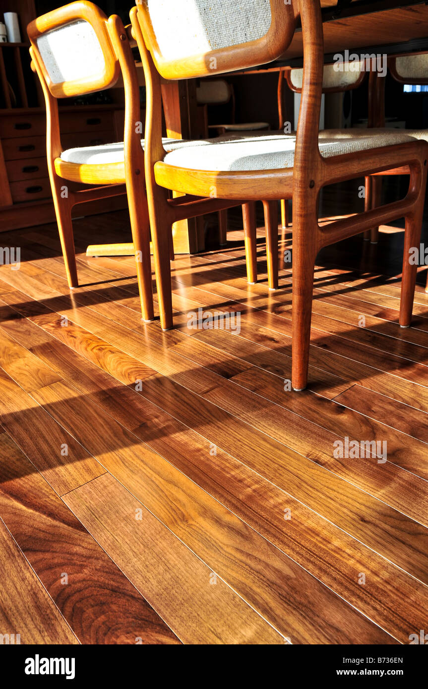 Walnuss Hartholz-Fußboden im Wohn-Hause Speisesaal Stockfoto