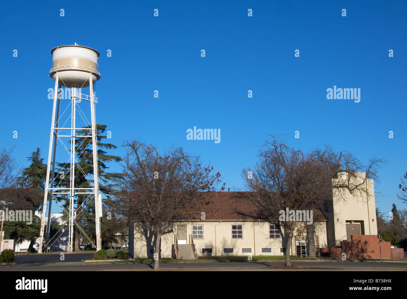 Wasserturm in der Innenstadt von Modesto, CA Stockfoto