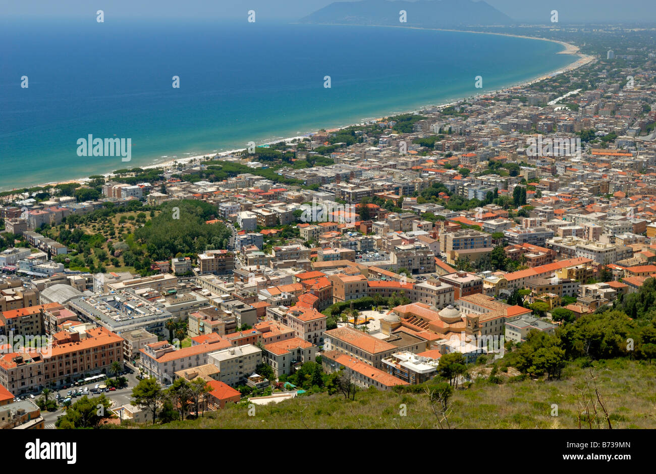 Ein schöner Blick über die Dächer von Terracina, Lazio, Italien, Europa. Stockfoto