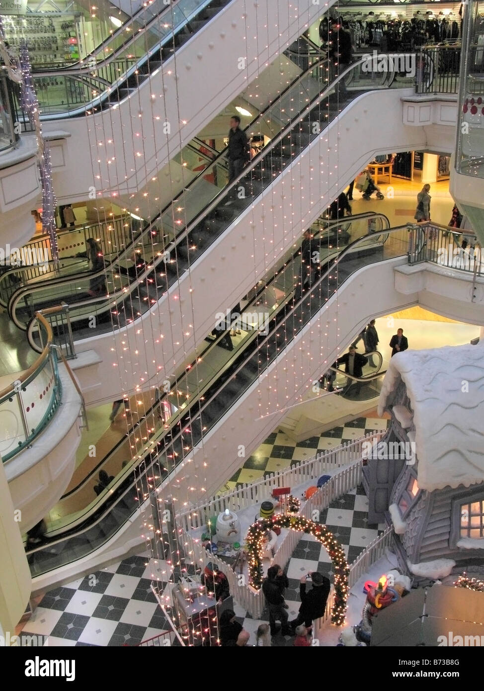 Burg-Mall in Norwich in Weihnachtszeit, Norwich, Großbritannien Stockfoto