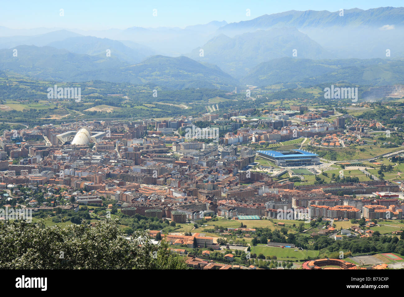 Luftaufnahme über Oviedo Spanien auszusetzen das Fußballstadion Stockfoto