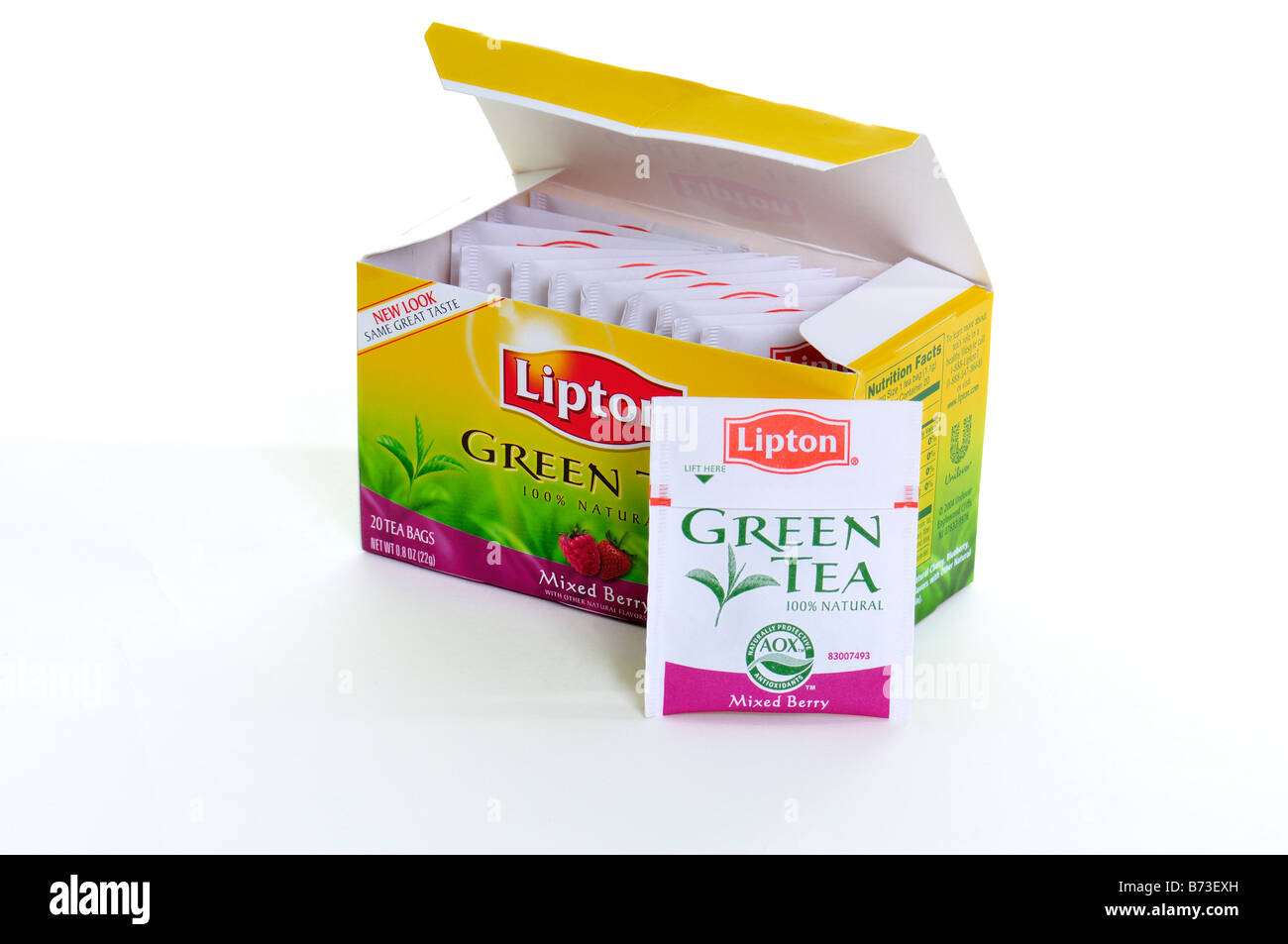 Eine Box mit Lipton Marke grüner Tee Beutel auf einem weißen Hintergrund. USA. Stockfoto