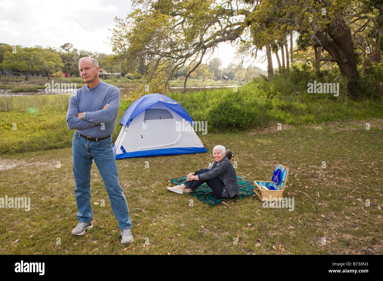 Älteres Paar auf camping-Ausflug Stockfoto