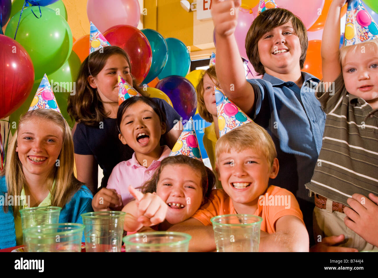 Kinder, die Spaß an einer Geburtstagsfeier Stockfoto