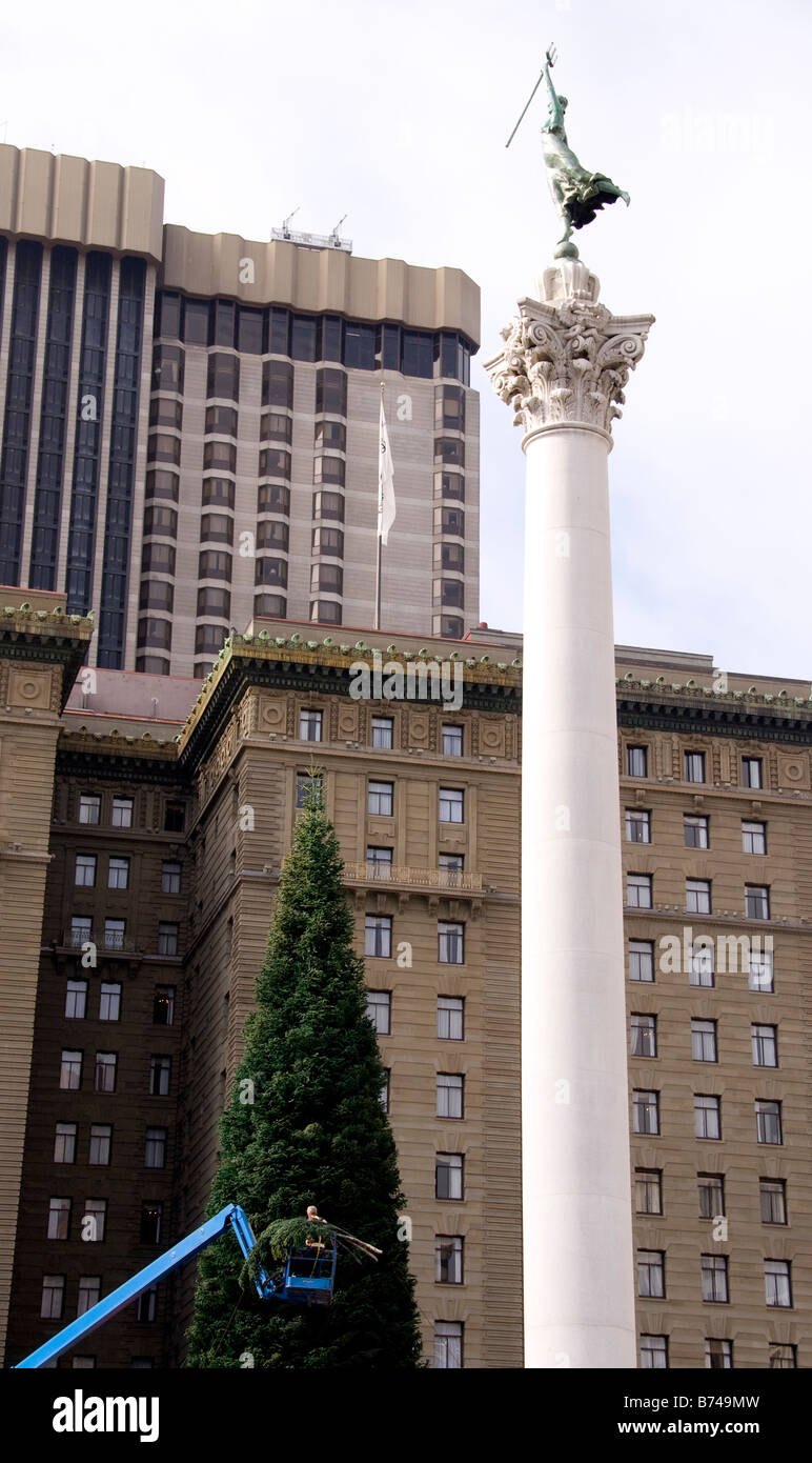 Vorbereitung der Weihnachtsbaum in San Franciscos Union Square Stockfoto