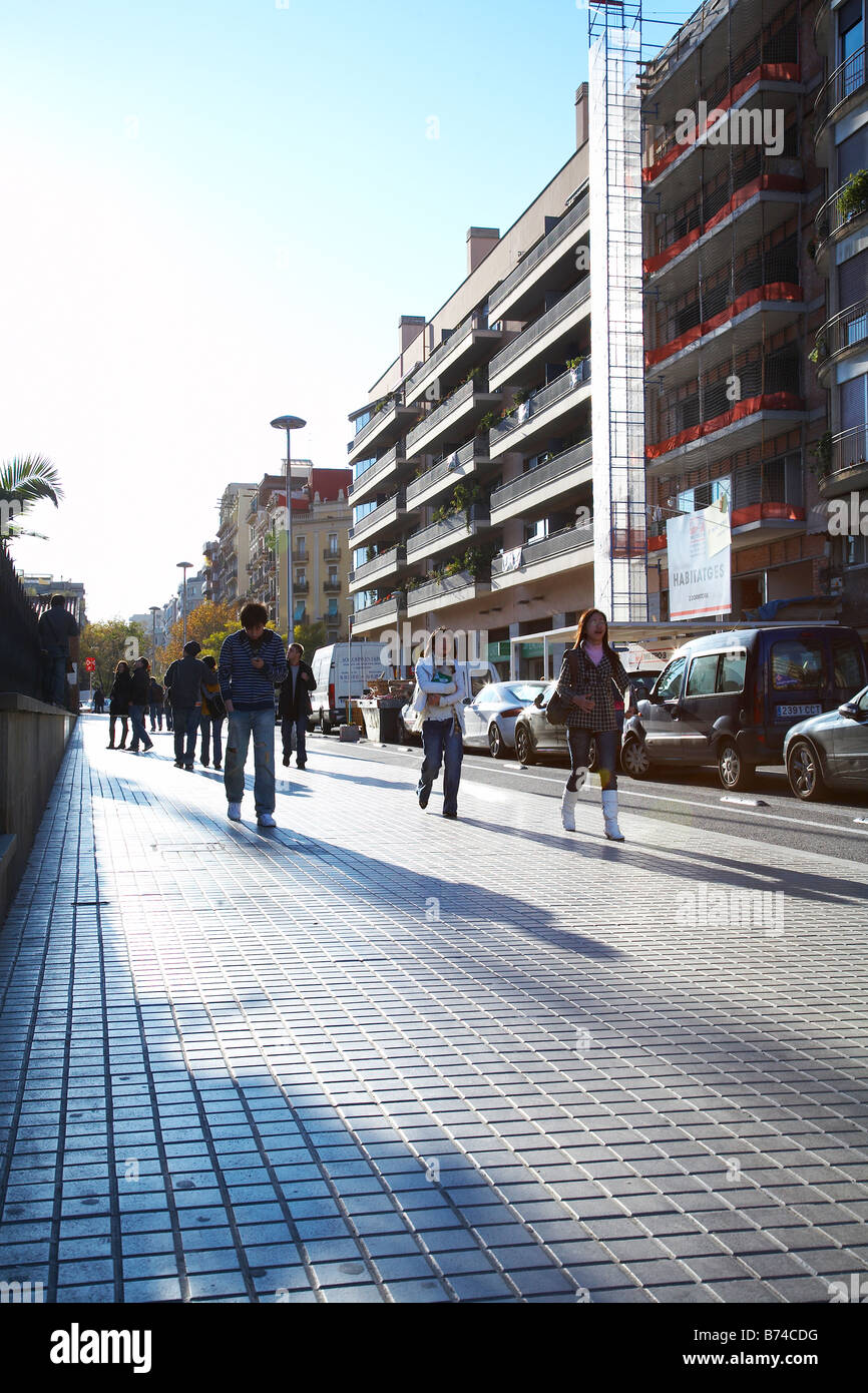 Straße in Barcelona, Spanien neben der Sagrada Familia Stockfoto