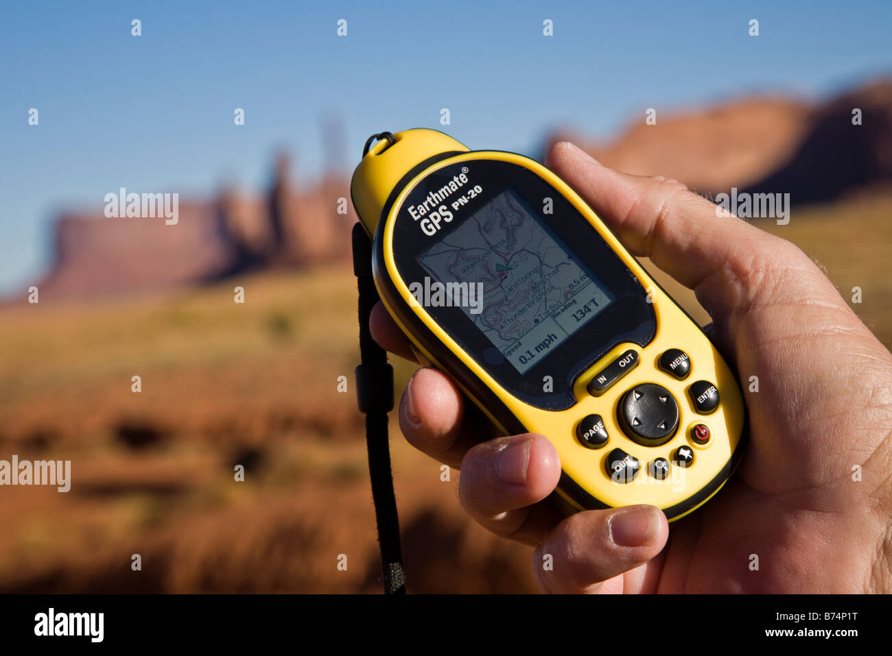 Globale Positioniereinheit Satelliten (GPS) statt einer mans Hand Monument Valley, Arizona, USA Stockfoto