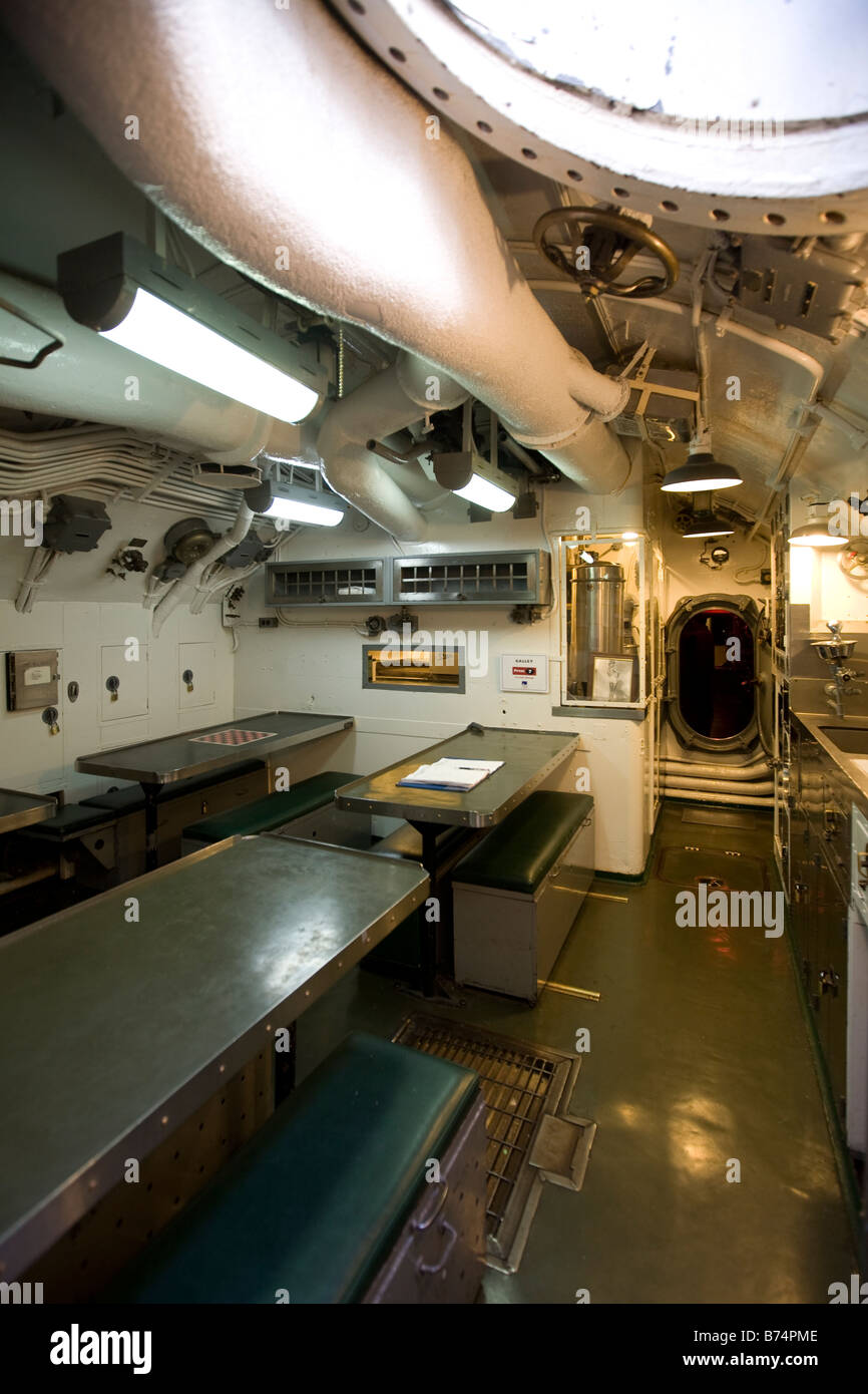 Mess Hall oder im Speiseraum an Bord USS Pampanito Stockfoto