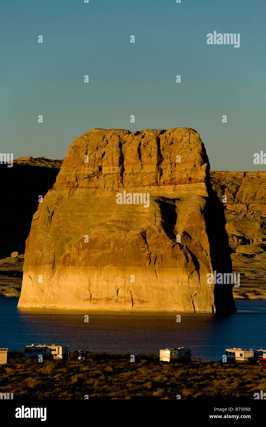 Lone Rock, Lake Powell in der Glen Canyon National Recreation Area, Kane County Utah, in der Nähe von Page, Arizona, USA Stockfoto