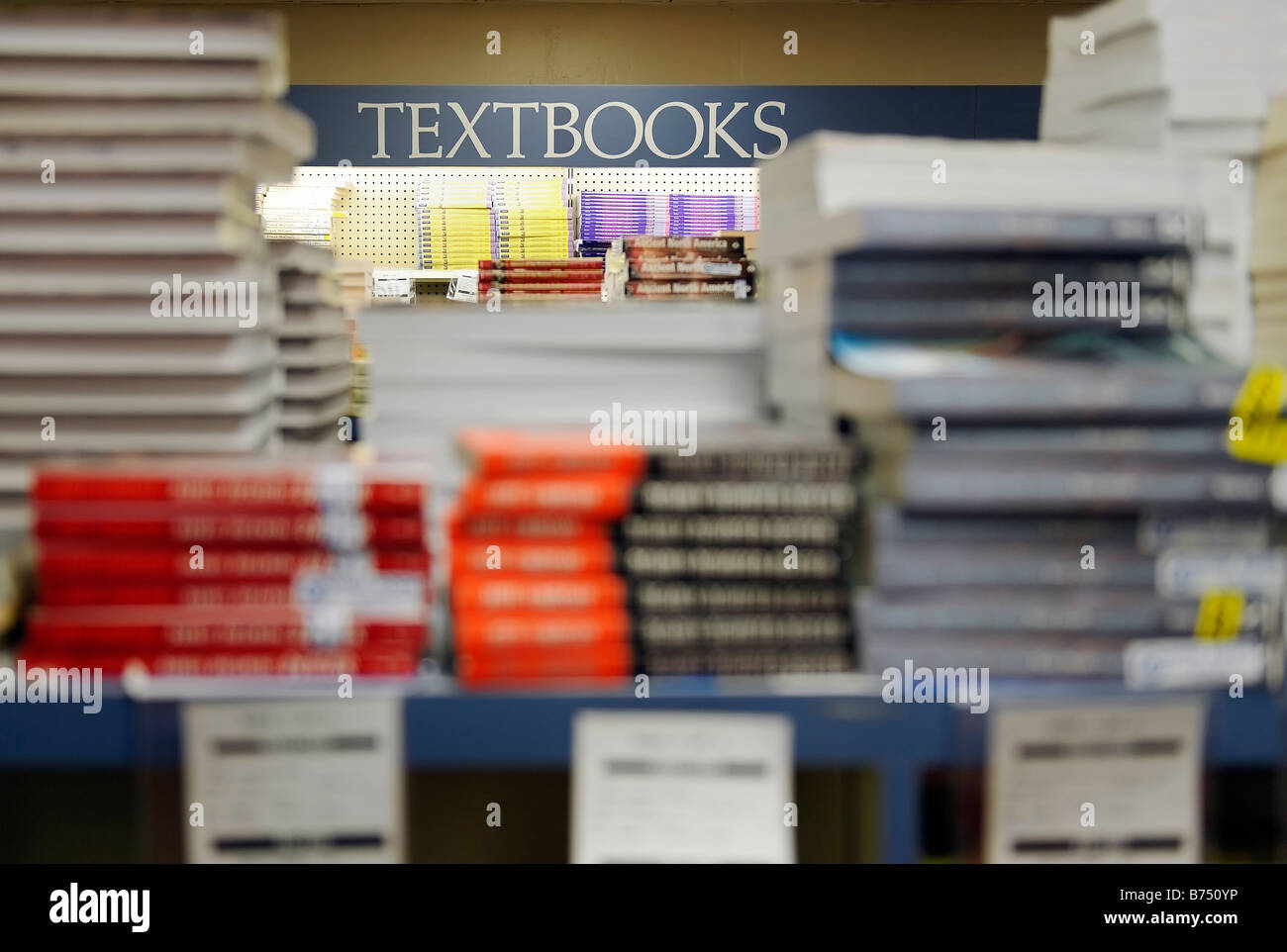 Hochschule Lehrbücher für den Verkauf in einer Schule Buchhandlung Stockfoto