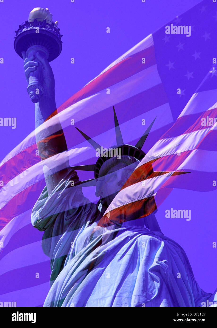 Die Statue of Liberty und die amerikanische Flagge Montage oder Composite zeigt Patriotismus und Freiheit Stockfoto