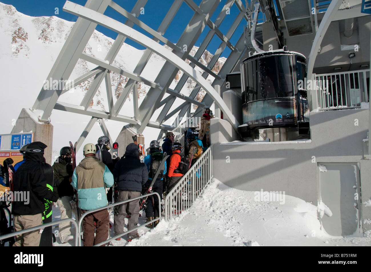 Straßenbahnwagen am unteren Terminal, Lone Peak Tram, Montana, Big Sky, Big Sky Resort. Stockfoto