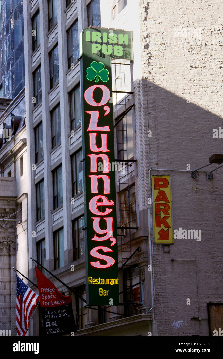 O'Lunneys Irish Bar und Restaurant, 45. st., in der Nähe von Times Square in New York City Stockfoto