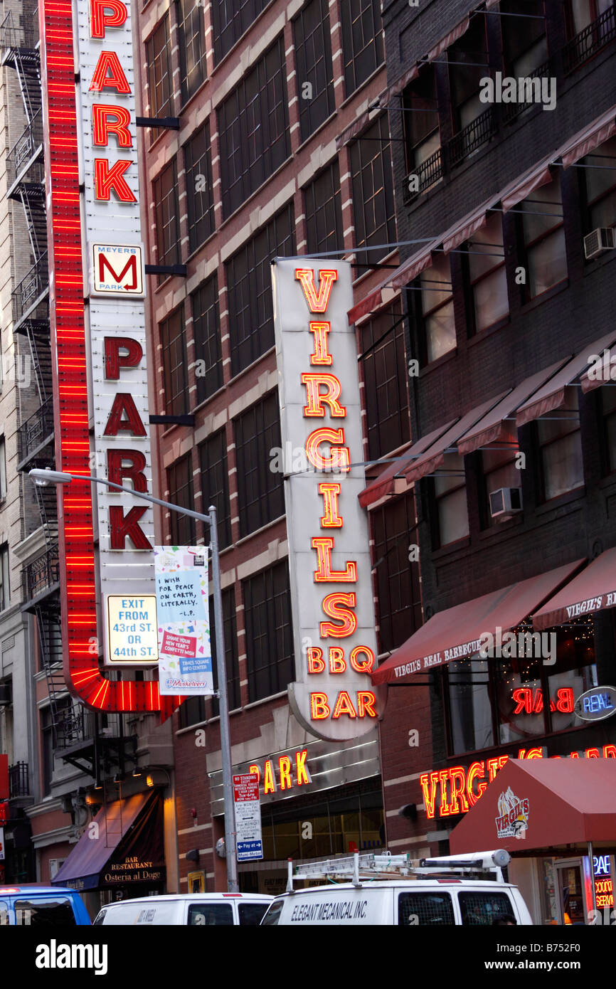 Vergils berühmten BBQ Restaurant, 44th Street, Times Square, New York City Stockfoto