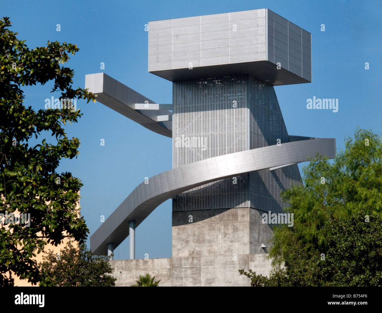 Entworfen von dem Architekten Coop Himmelblau die bizarre Turm von Los Angeles High School 9 auch bekannt als Vorzeigeschule für die Visua Stockfoto