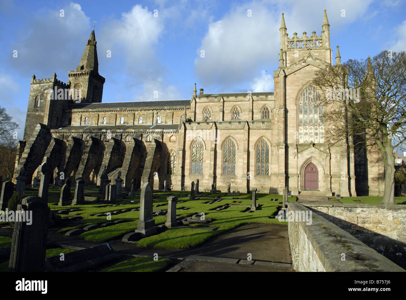Außenseite der Dunfermline Abbey Kirche Stockfoto