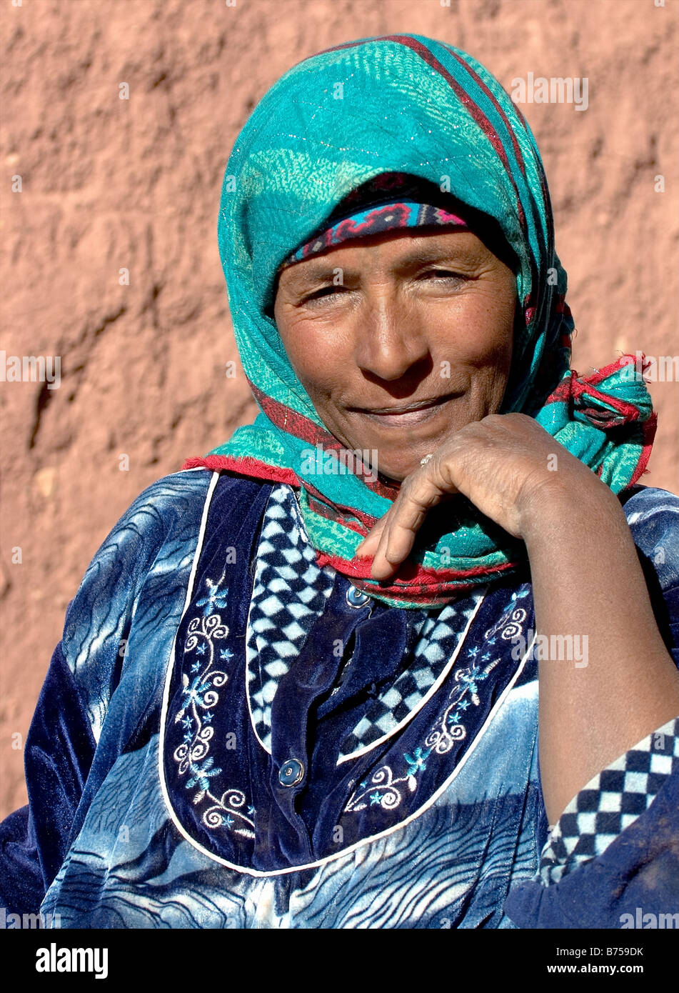 Porträt von Berber milf, Kasbah, Telout, Marokko Stockfoto