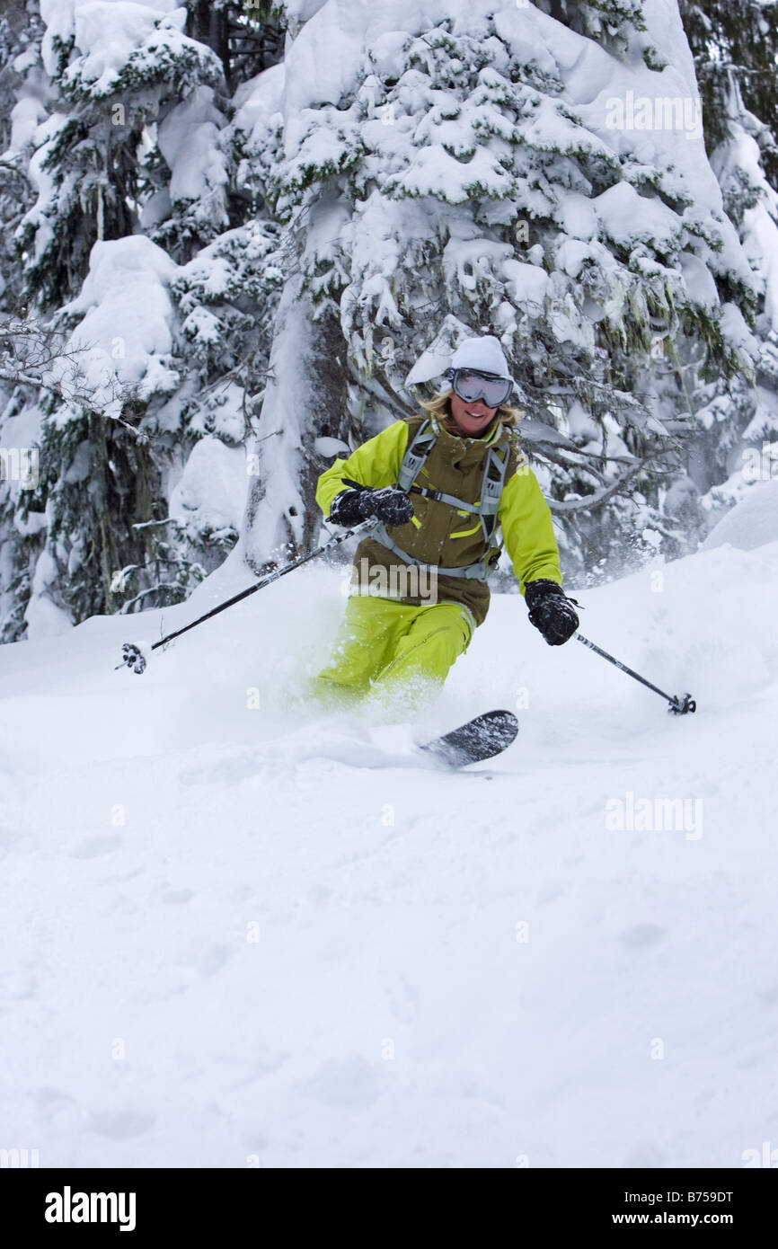 Frischen Pulverschnee Skifahren am Whistler Mountain, Whistler, BC, Kanada Stockfoto